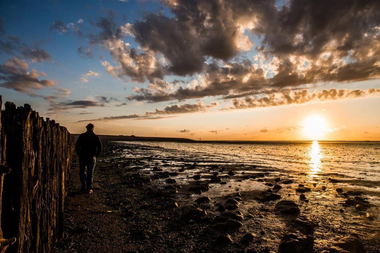 Huize Moddergat! Sleeping On The Wadden Sea. Exterior foto